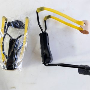 Set de 2 Resorteras Profesionales con Gomas Elásticas Amarillas - imagen 2
