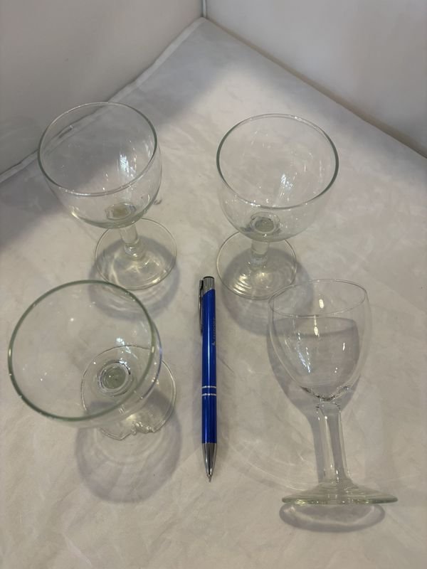 Copas de vino claras y accesorios - imagen 2