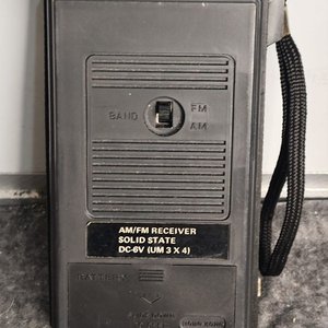 Radio Portátil International FM/AM Solid State Vintage - imagen 5