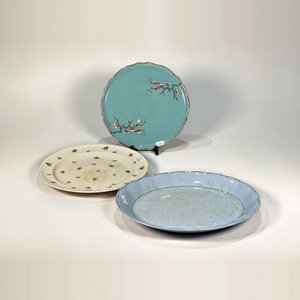 Lote de 3 piezas de loza inglesa: plato beige, plato para masas verde y fuente oval celeste - imagen 2