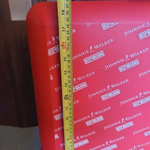 Valija Rígida Roja Johnnie Walker con Ruedas y Manija Extensible - imagen 6