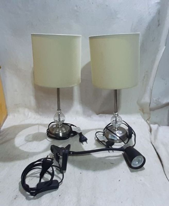 Lote siguiente: Lámparas LED portátiles y accesorios