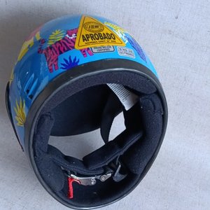 Casco Infantil Vento Azul con Diseño de Animales y Hojas - imagen 5