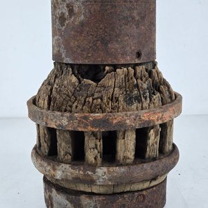 Eje de Rueda de Carro Antigua con Aros Metálicos - imagen 3