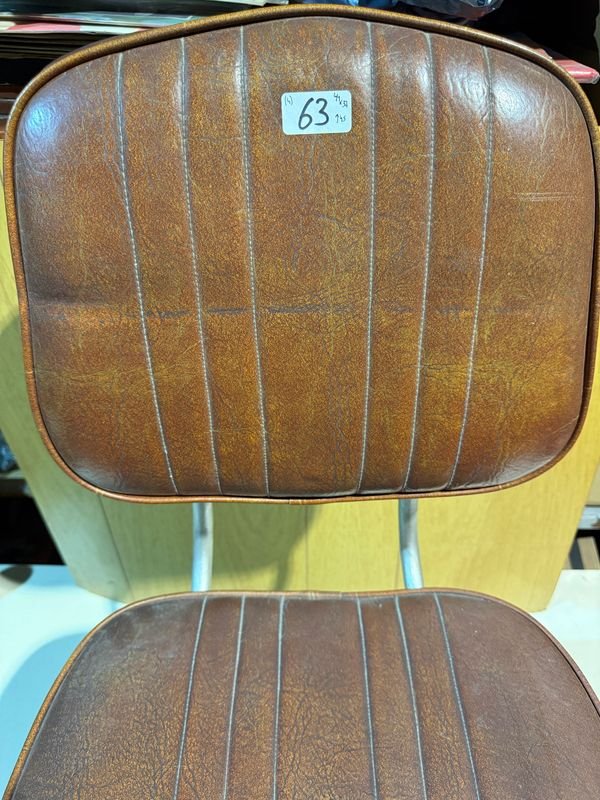 Lote de 4 Sillas Vintage con Estructura de Aluminio y Tapizado Marrón