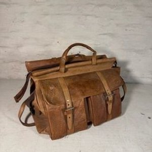 Bolso de Cuero Vintage con Grabados y Correas - imagen 1