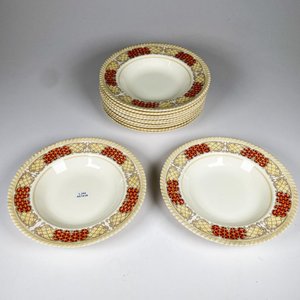 Lote anterior: Doce platos hondos de loza inglesa, borde decorados diámetros 25,5 cm