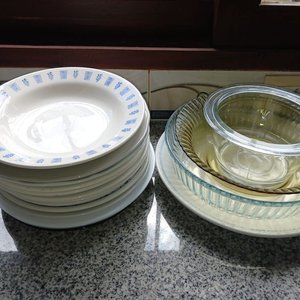 Lote anterior: Lote de 14 Platos de Cerámica con Borde Azul y 4 Piezas de Vidrio