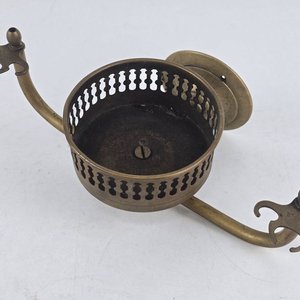 Antiguo Soporte de Bronce para Baño con Detalle de Mano - imagen 3