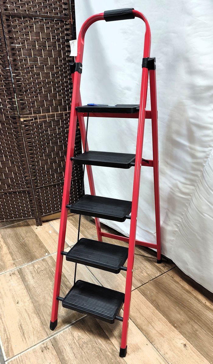 Escalera plegable metálica de 5 escalones con traba rodilla roja, nueva - imagen 3