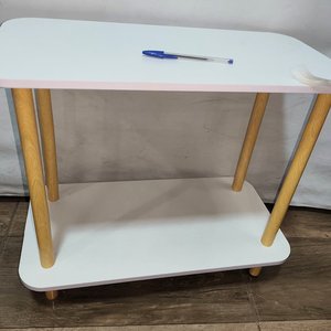 Mesa Auxiliar Blanca de 2 Pisos con Patas de Madera - imagen 3