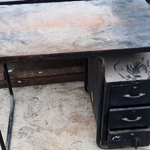 Lote anterior: Escritorio Metálico con 3 Cajones