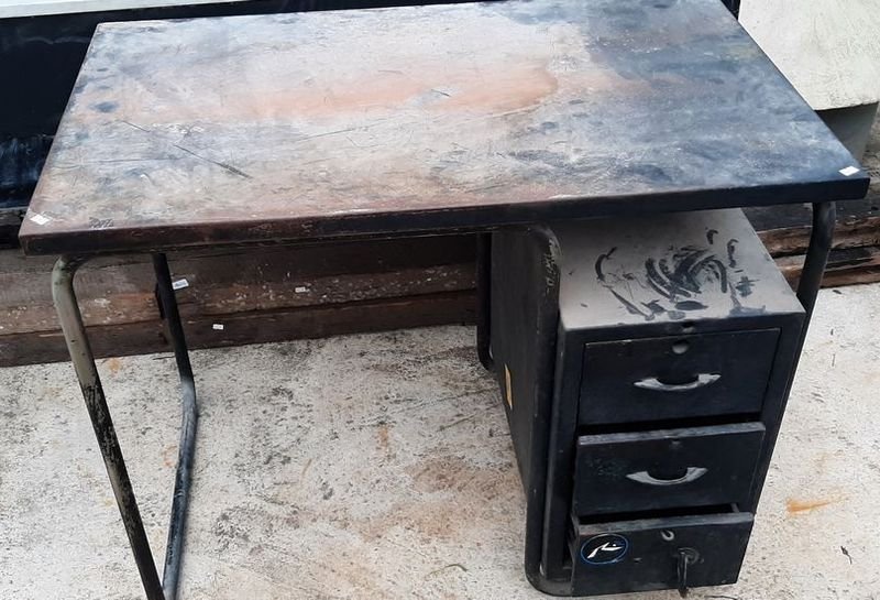 Escritorio Metálico con 3 Cajones