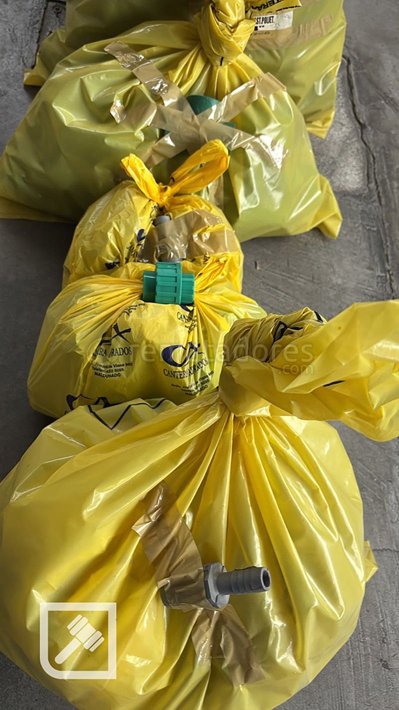 Lote de Bolsas Amarillas con Conexiones y Accesorios