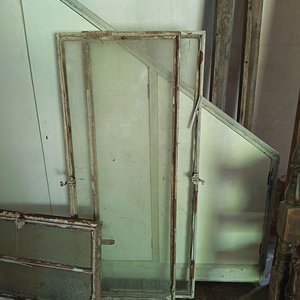 Aberturas Varias, Cama Antigua Sin Parrilla y Respaldo - imagen 4