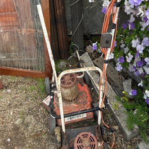 Lote siguiente: Dos Cortapastos Eléctricos Bronx, Uno Funciona