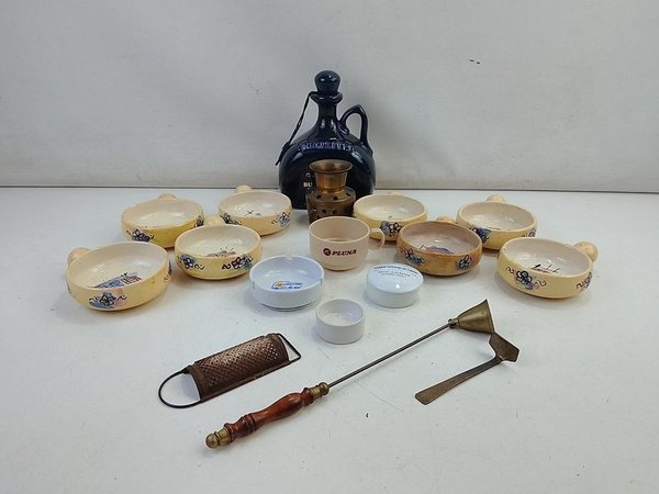 Conjunto de 17 Piezas: Jarra Licorera Buchanan's, Rallador Vintage, Matacandelas y Cuencos Pintados a Mano - imagen 1