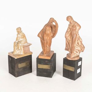 Lote siguiente: Lote de Tres Esculturas Tanagras de Beocia, Siglo V a.C.