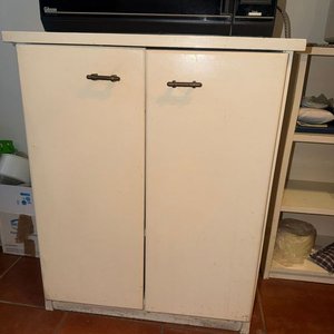 Lote anterior: Mueble Bajo Blanco con Puertas y Estantes