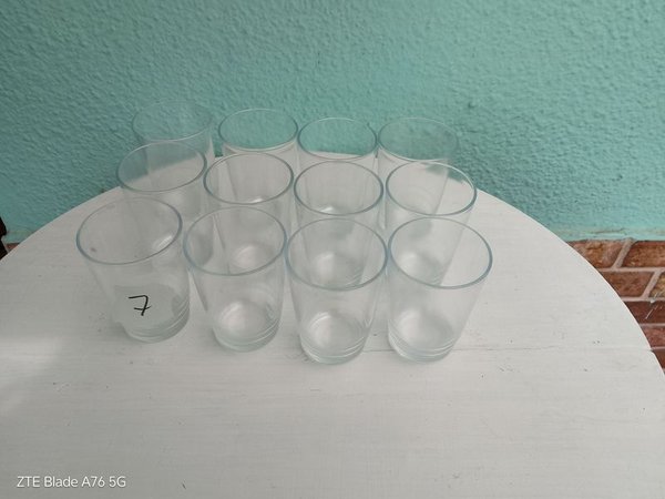 Vasos de vidrio vacíos para diferentes usos