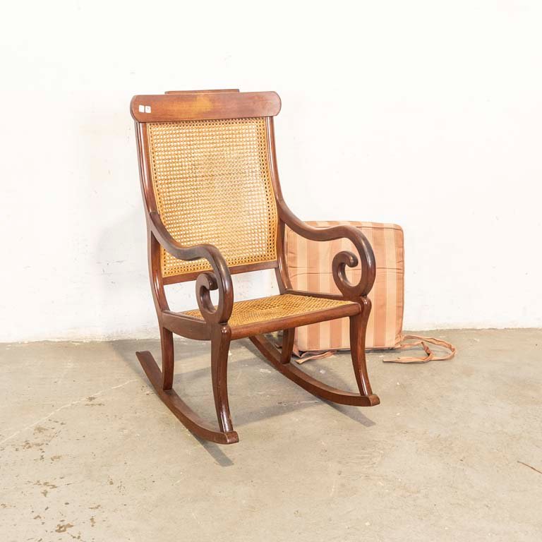 Mecedora inglesa con asiento y respaldo esterillado para limpiar - imagen 1