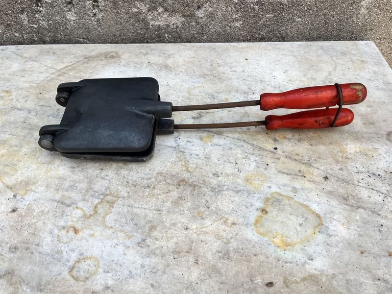 Lote anterior: Antigua Tostadora de Aluminio y Madera para Venta