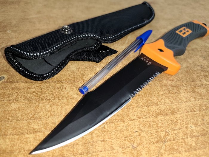 Lote siguiente: Cuchillo de supervivencia con mango anatómico y funda