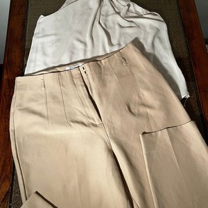 Lote anterior: Conjunto Blusa Beige Gasa y Seda con Pantalón Clásico Cortell Talle 44