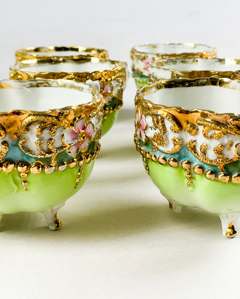 Tazas de porcelana con platillos - imagen 3