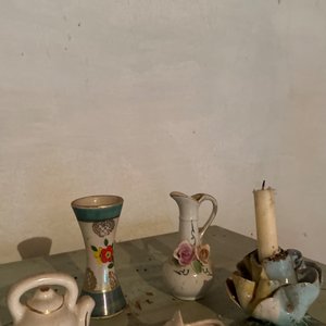 Lote anterior: Lote de Adornos Decorativos: Jarrones, Zapato y Candelabro