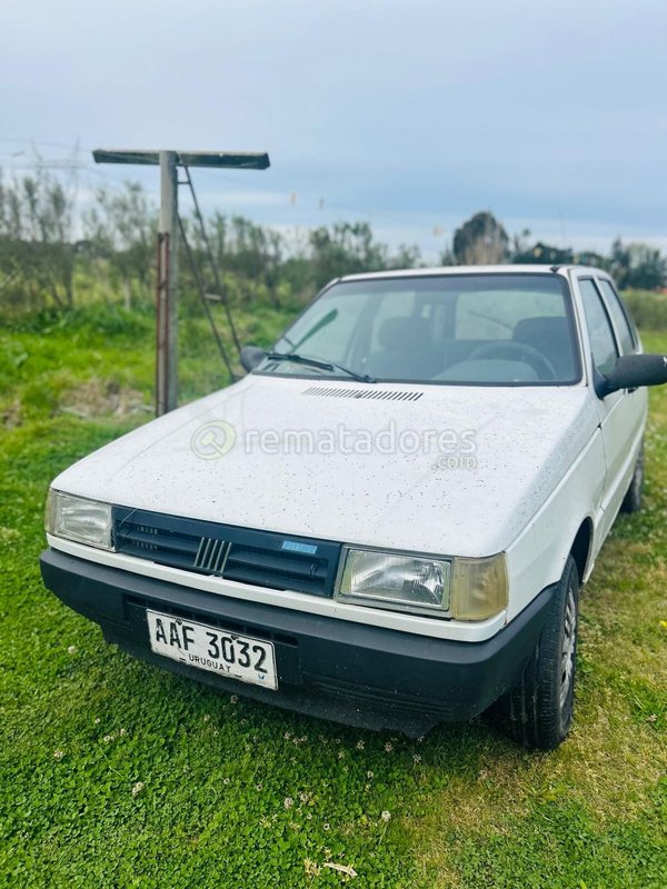 Fiat Uno Blanco con Matrícula Uruguaya - imagen 1