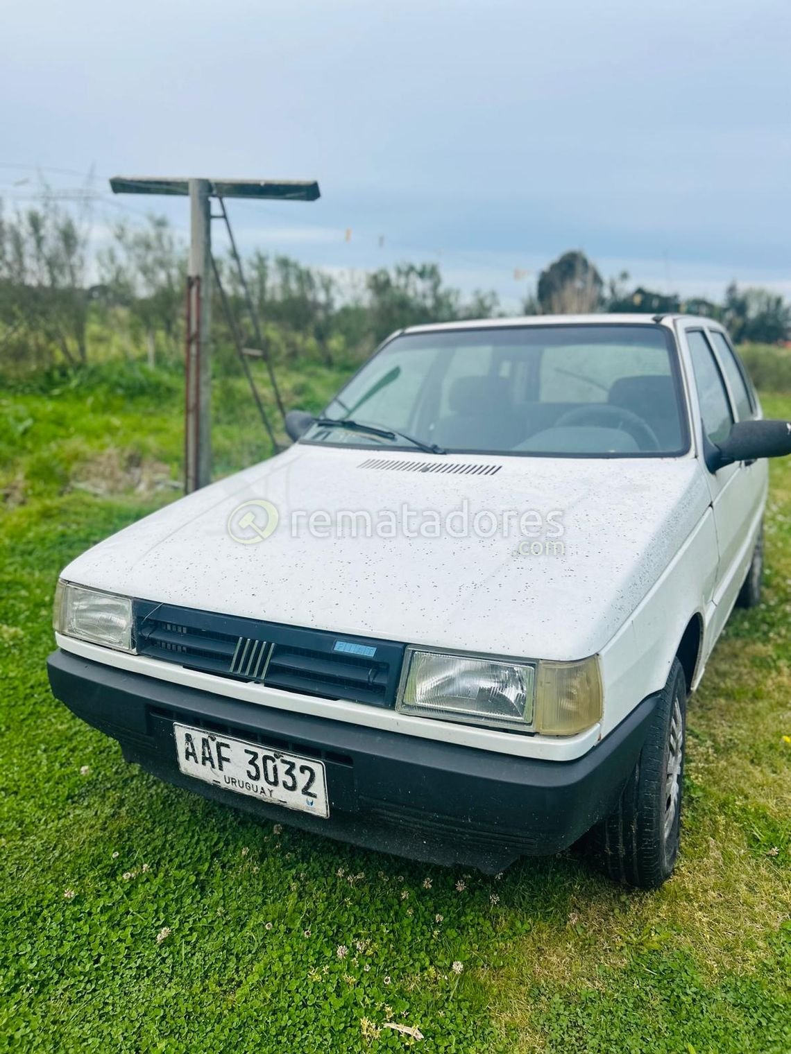Fiat Uno Blanco con Matrícula Uruguaya