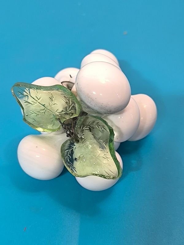 Lote anterior: Racimo de uvas decorativo en vidrio blanco