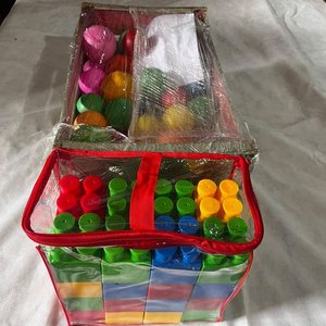 Lote siguiente: Cajón de Pelotas y Bloques de Construcción Tipo Lego para Niños