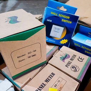 84 Ps Bobinas diferentes, contactos auxiliares, amperimetros, voltimetros y sensores de movimientos. - imagen 3
