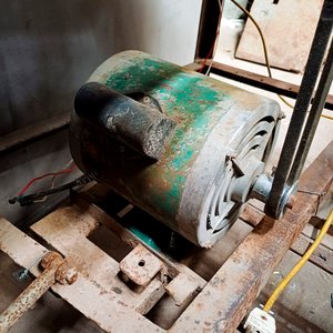 Cepillo de Carpintería con Base de Hierro y Motor - imagen 3