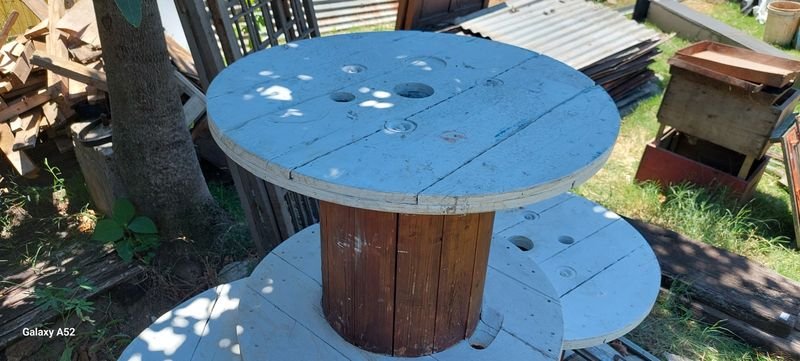Mesa de madera con carretes y pileta - imagen 2
