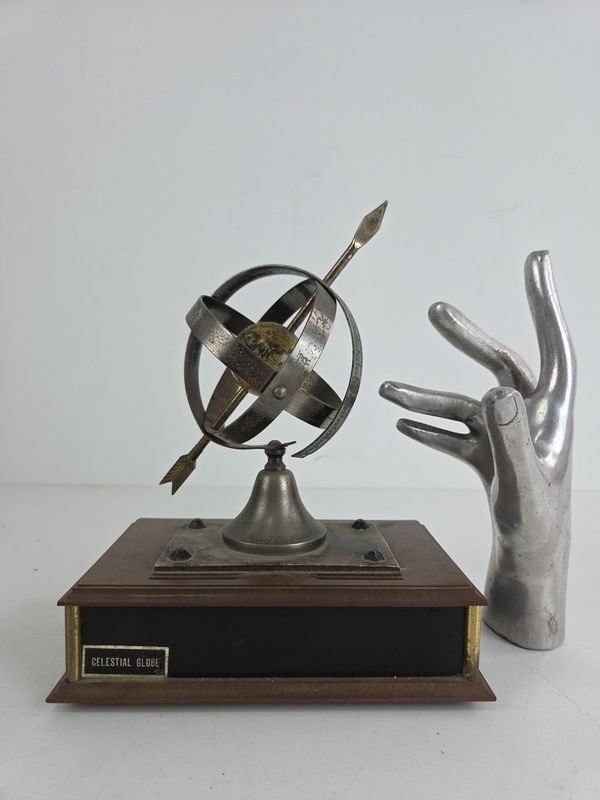 Lote anterior: Radio Vintage con Esfera Armilaria