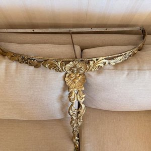Lote siguiente: Soporte Decorativo en Bronce con Estructura Metálica