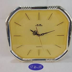 Lote anterior: Reloj de Pared Octogonal "Five Rams" Quartz Plateado