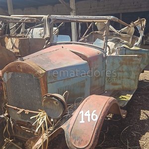 Lote anterior: Camioneta Antigua Rústica para Restaurar