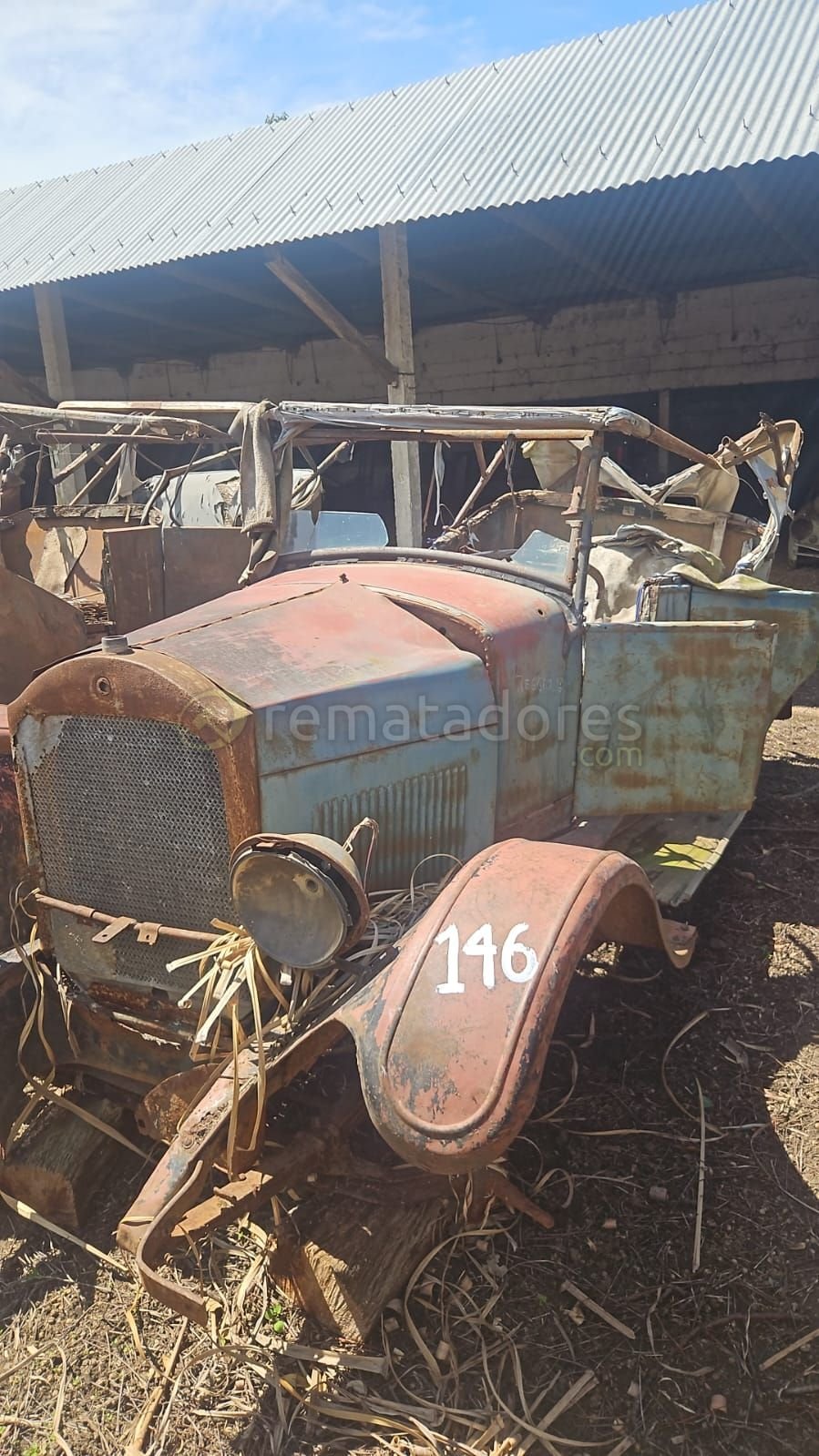 Camioneta Antigua Rústica para Restaurar