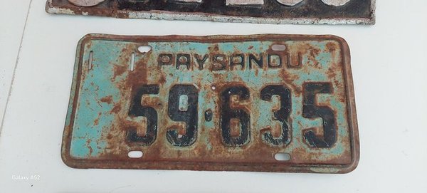 Placas de matrícula viejas y dañadas - imagen 3