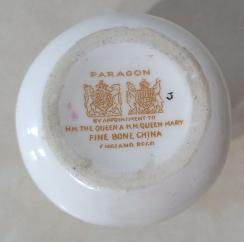 Jarrón de porcelana Paragon con diseño floral y dorado - imagen 3
