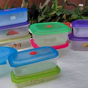 Lote de 12 Tuppers Plásticos con Tapa - imagen 5