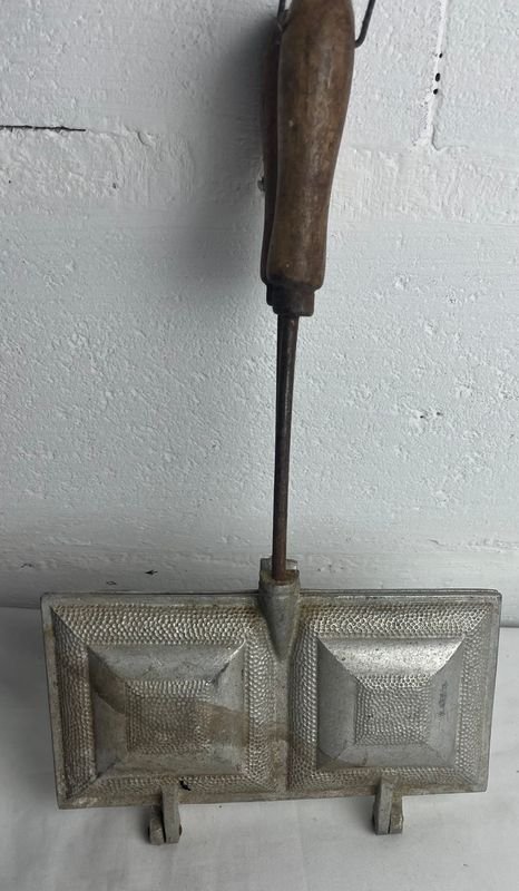 Sandwichera de Metal con Tongs y Tray - imagen 5