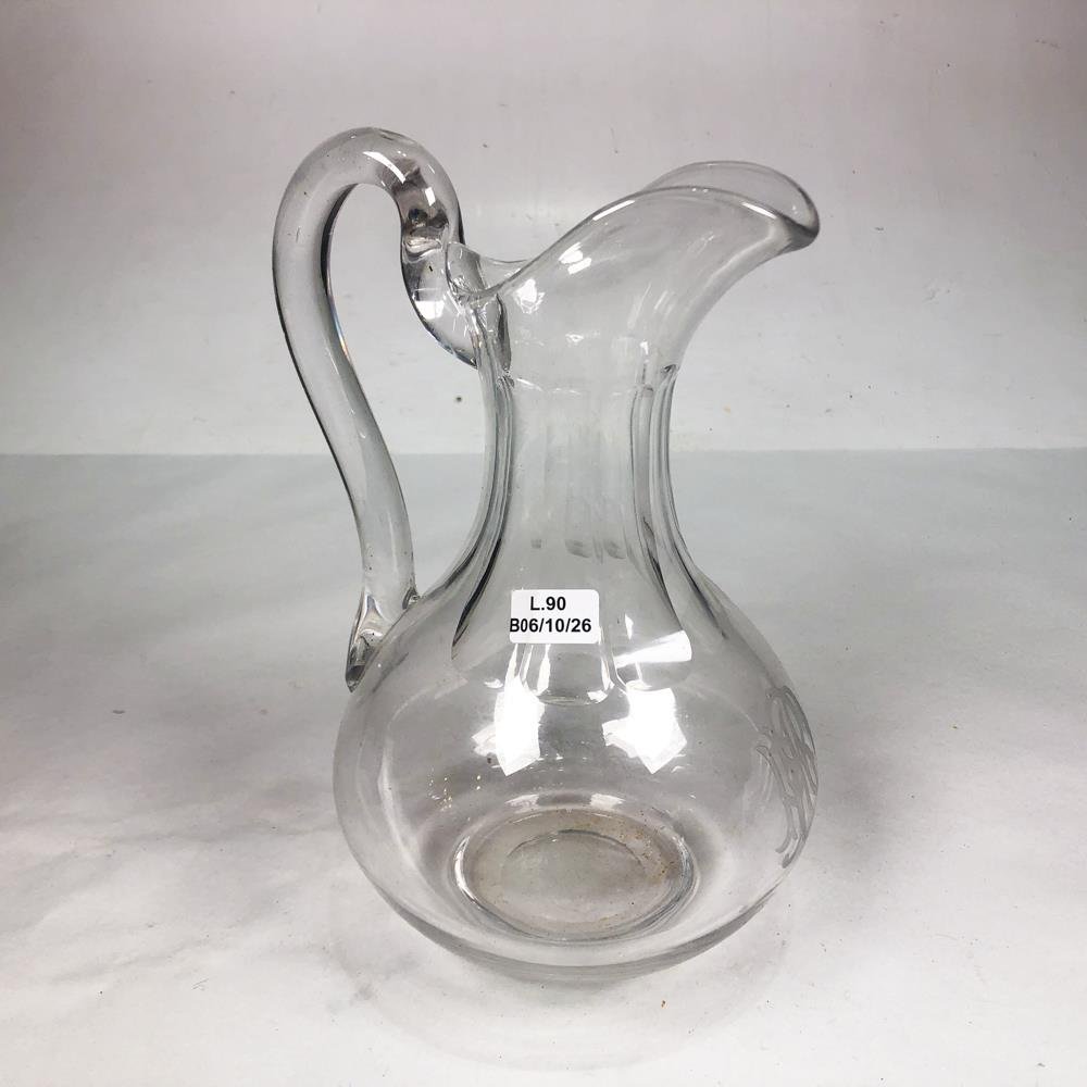 Jarra de Vidrio Tallado con Asa - 28 cm