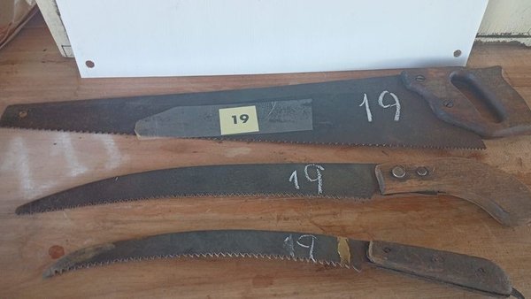 Tres serruchos antiguos para la venta - imagen 1