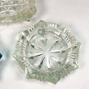 Tres Ceniceros de Vidrio Vintage con Detalles Labrados - imagen 4