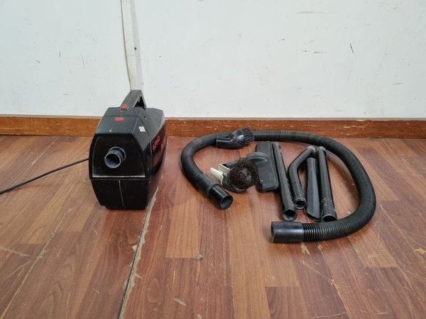 Aspiradora Arno Papa-Po Negra con Accesorios